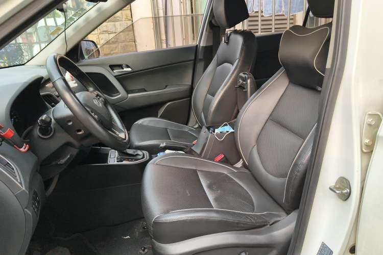 Used Hyundai ix25 2015 1.6L Automatic Two-Wheel-Drive Deluxe DLX Model Left Front Seat