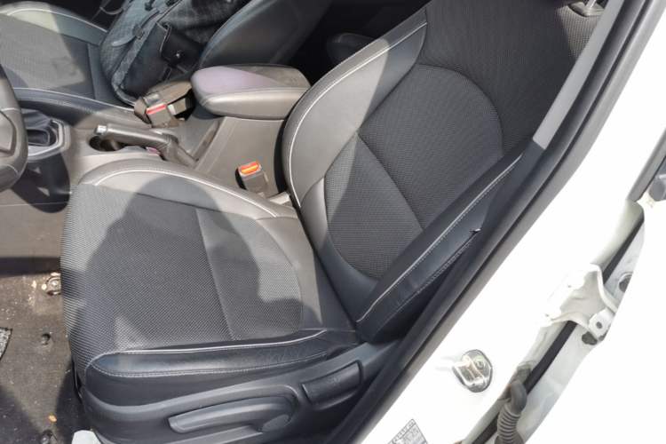 Used Hyundai ix25 2015 1.6L Automatic Two-Wheel Drive Smart GLS Trim Left Front Seat