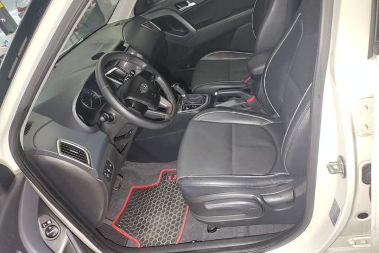 Used Hyundai ix25 2015 1.6L Automatic Two-Wheel Drive Smart GLS Trim Left Front Seat