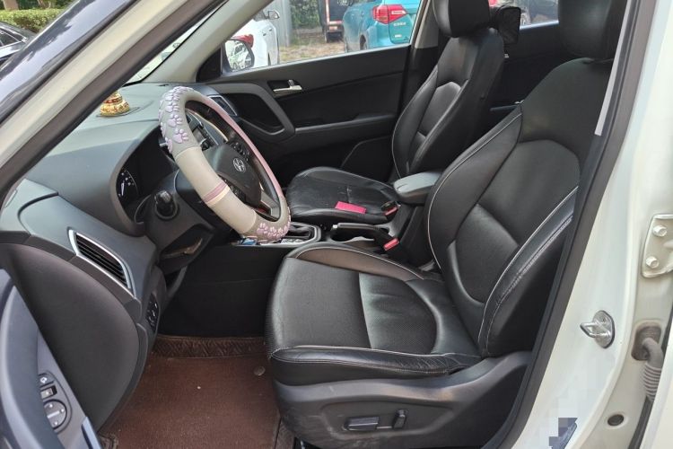 Used Hyundai ix25 2015 1.6L Automatic Two-Wheel-Drive Deluxe DLX Model Left Front Seat