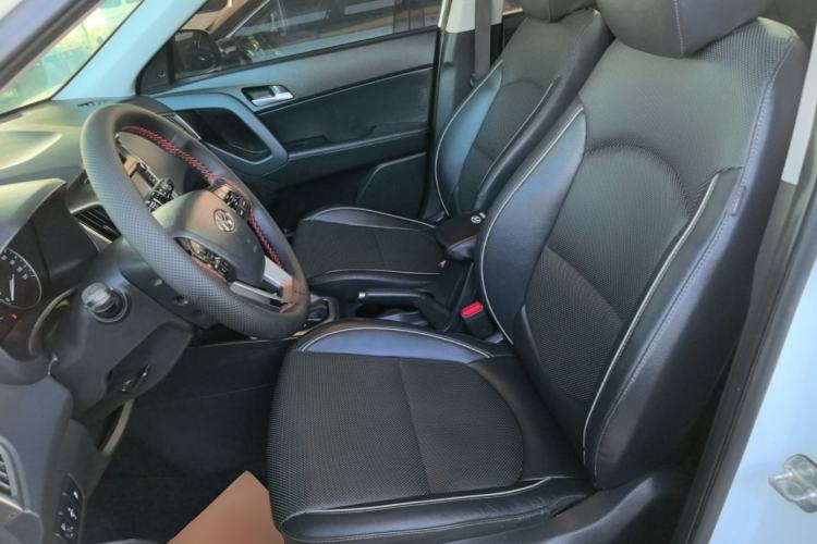 Used Hyundai ix25 2015 1.6L Automatic Two-Wheel-Drive Deluxe DLX Model Left Front Seat