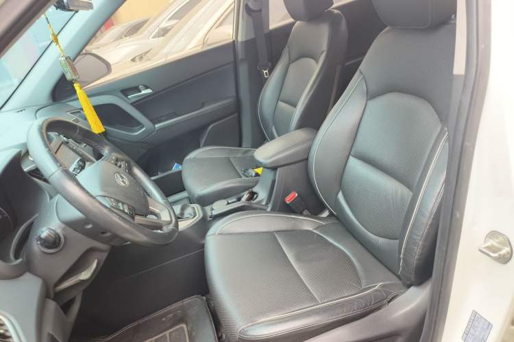 Used Hyundai ix25 2015 1.6L Automatic Two-Wheel-Drive Deluxe DLX Model Left Front Seat