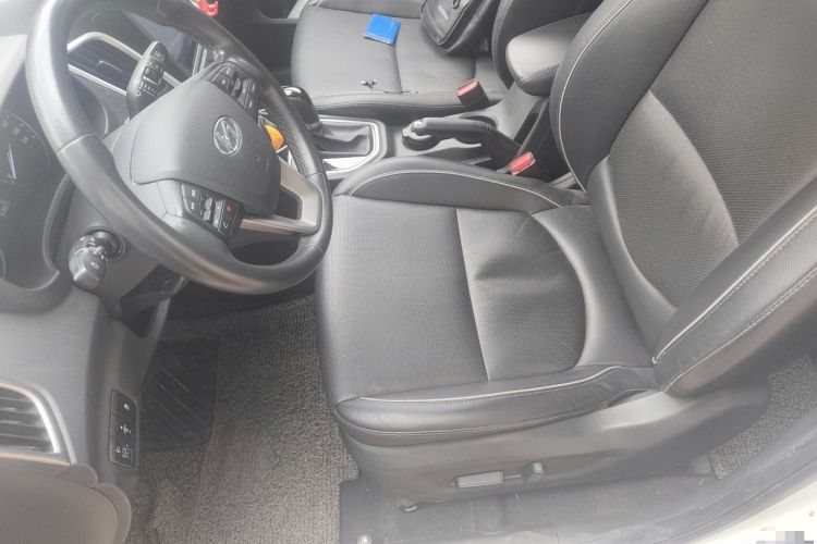 Used Hyundai ix25 2015 1.6L Automatic Two-Wheel-Drive Deluxe DLX Model Left Front Seat