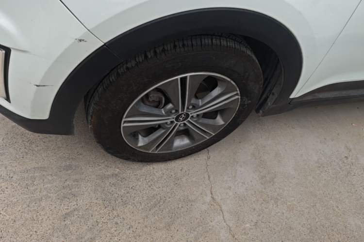Used Hyundai ix25 2015 1.6L Automatic Two-Wheel Drive Smart GLS Trim Left Front Wheel Hub