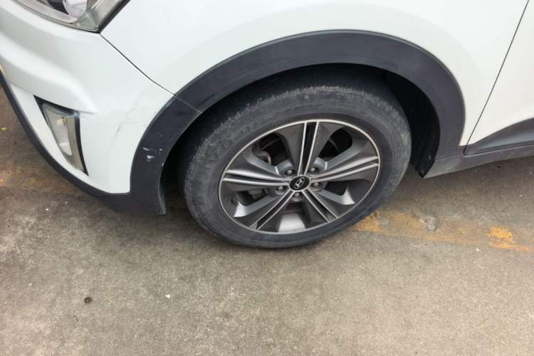 Used Hyundai ix25 2015 1.6L Automatic Two-Wheel Drive Smart GLS Trim Left Front Wheel Hub