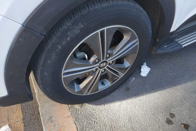 Used Hyundai ix25 2015 1.6L Automatic Two-Wheel Drive Smart GLS Trim Left Front Wheel Hub