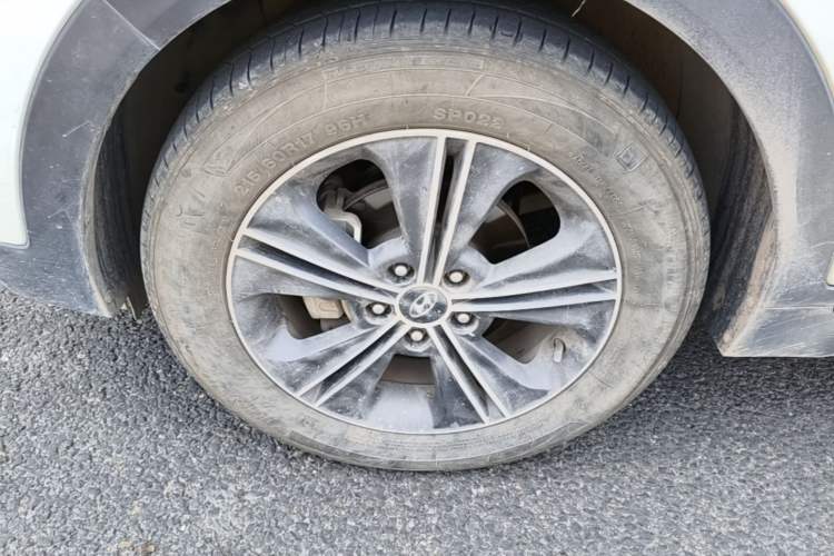Used Hyundai ix25 2015 1.6L Automatic Two-Wheel Drive Smart GLS Trim Left Front Wheel Hub
