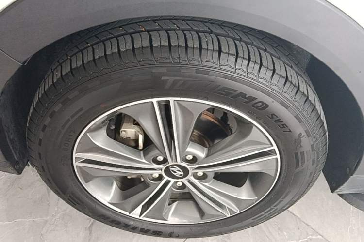Used Hyundai ix25 2015 1.6L Automatic Two-Wheel-Drive Deluxe DLX Model Left Front Wheel Hub