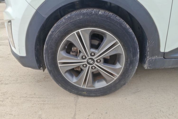 Used Hyundai ix25 2015 1.6L Automatic Two-Wheel Drive Smart GLS Trim Left Front Wheel Hub