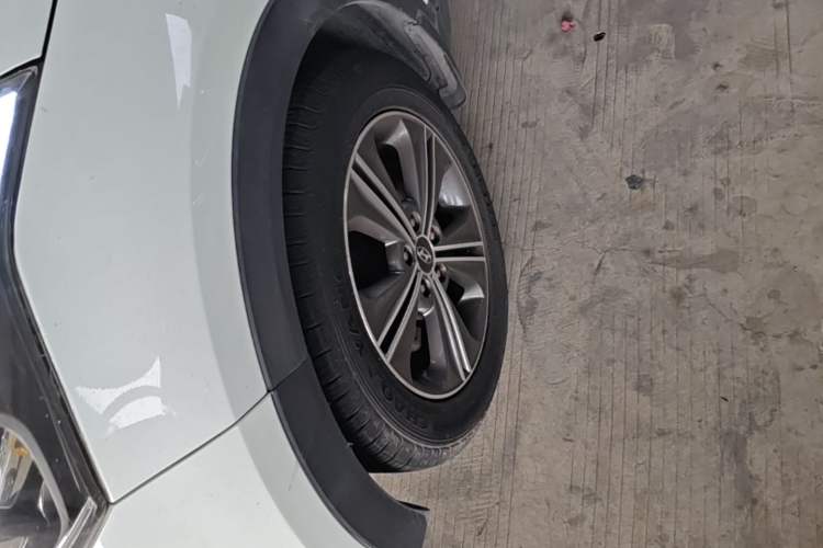 Used Hyundai ix25 2015 1.6L Automatic Two-Wheel Drive Smart GLS Trim Left Front Wheel Hub