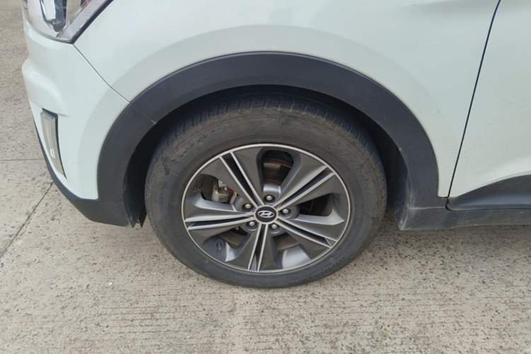 Used Hyundai ix25 2015 1.6L Automatic Two-Wheel Drive Smart GLS Trim Left Front Wheel Hub