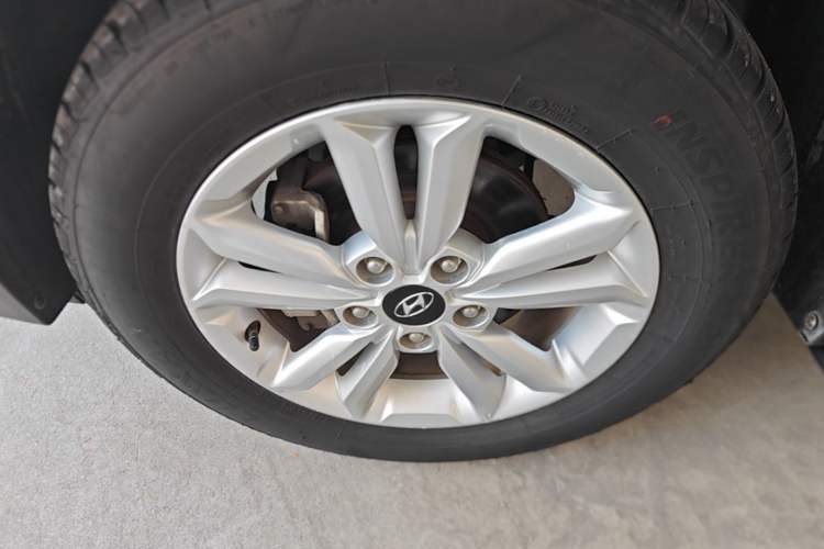Used Hyundai ix25 2015 1.6L Manual Two-Wheel Drive Fashionable GS Model Left Front Wheel Hub