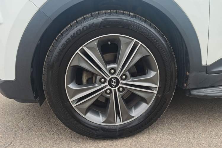 Used Hyundai ix25 2015 1.6L Automatic Two-Wheel Drive Smart GLS Trim Left Front Wheel Hub