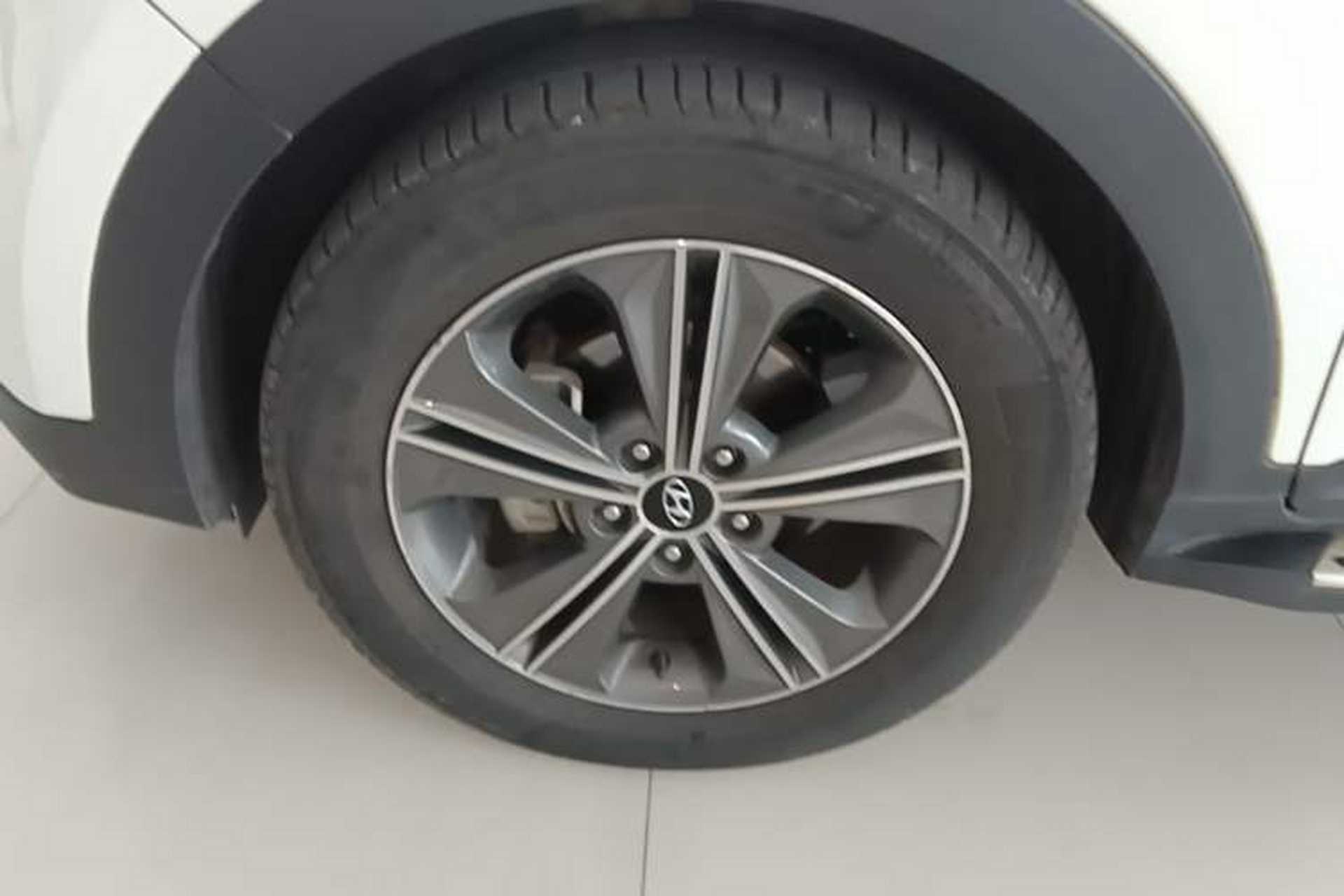 Used Hyundai ix25 2015 1.6L Automatic Two-Wheel-Drive Deluxe DLX Model Left Front Wheel Hub
