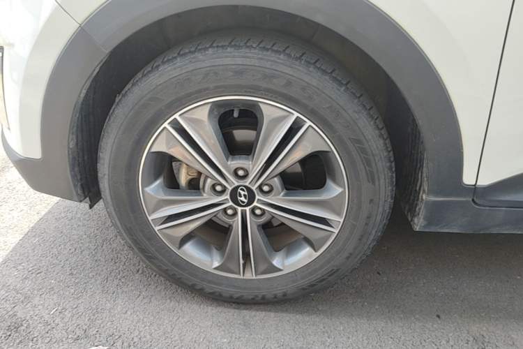 Used Hyundai ix25 2015 1.6L Automatic Two-Wheel Drive Smart GLS Trim Left Front Wheel Hub