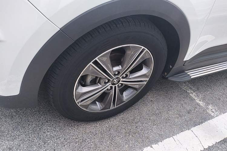Used Hyundai ix25 2015 1.6L Automatic Two-Wheel Drive Smart GLS Trim Left Front Wheel Hub
