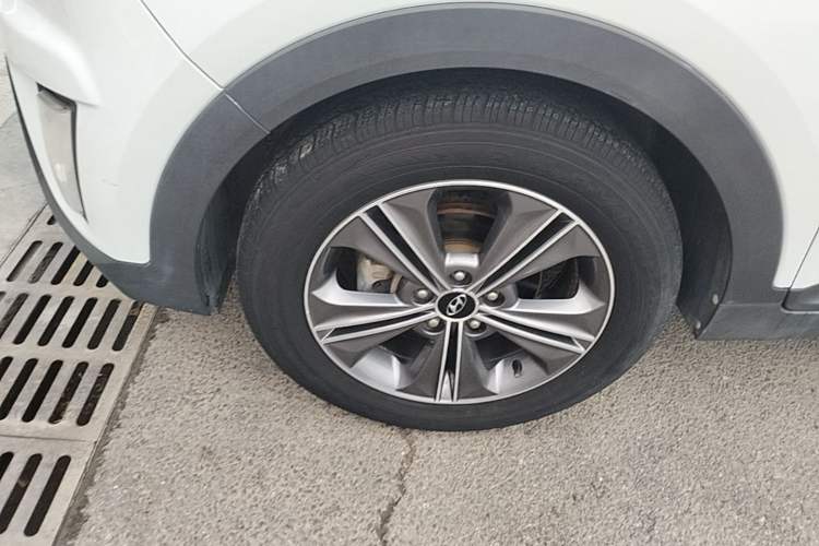 Used Hyundai ix25 2015 1.6L Automatic Two-Wheel Drive Smart GLS Trim Left Front Wheel Hub
