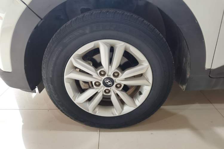 Used Hyundai ix25 2015 1.6L Manual Two-Wheel Drive Fashionable GS Model Left Front Wheel Hub