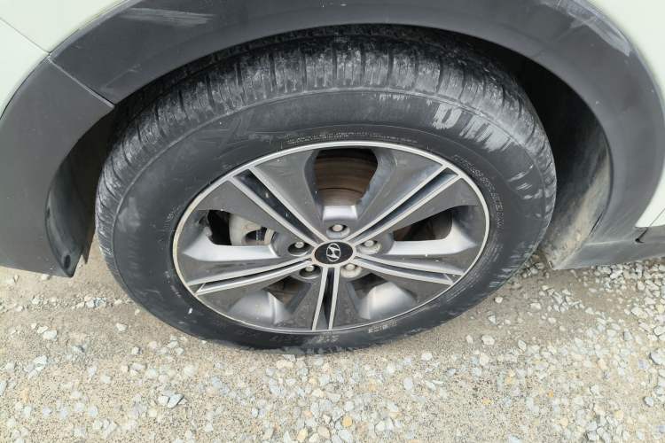 Used Hyundai ix25 2015 1.6L Automatic Two-Wheel Drive Smart GLS Trim Left Front Wheel Hub
