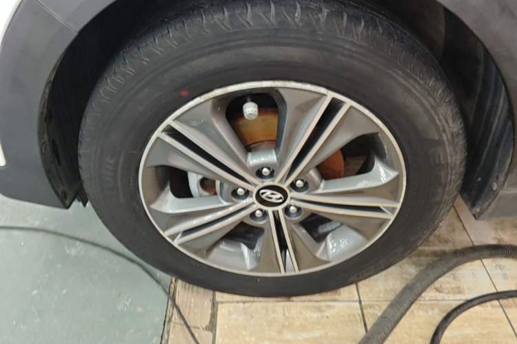 Used Hyundai ix25 2015 1.6L Automatic Two-Wheel Drive Smart GLS Trim Left Front Wheel Hub