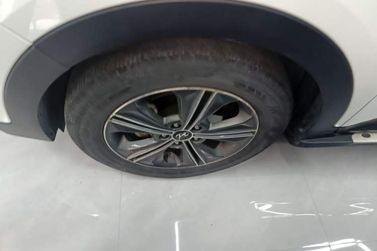 Used Hyundai ix25 2015 1.6L Automatic Two-Wheel Drive Smart GLS Trim Left Front Wheel Hub