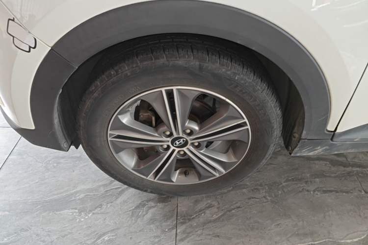 Used Hyundai ix25 2015 1.6L Automatic Two-Wheel Drive Smart GLS Trim Left Front Wheel Hub