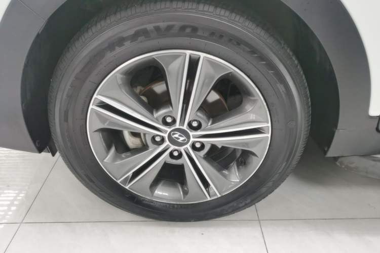 Used Hyundai ix25 2015 1.6L Automatic Two-Wheel Drive Smart GLS Trim Left Front Wheel Hub