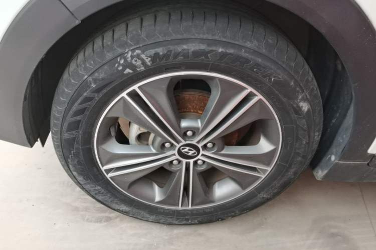 Used Hyundai ix25 2015 1.6L Automatic Two-Wheel Drive Smart GLS Trim Left Front Wheel Hub