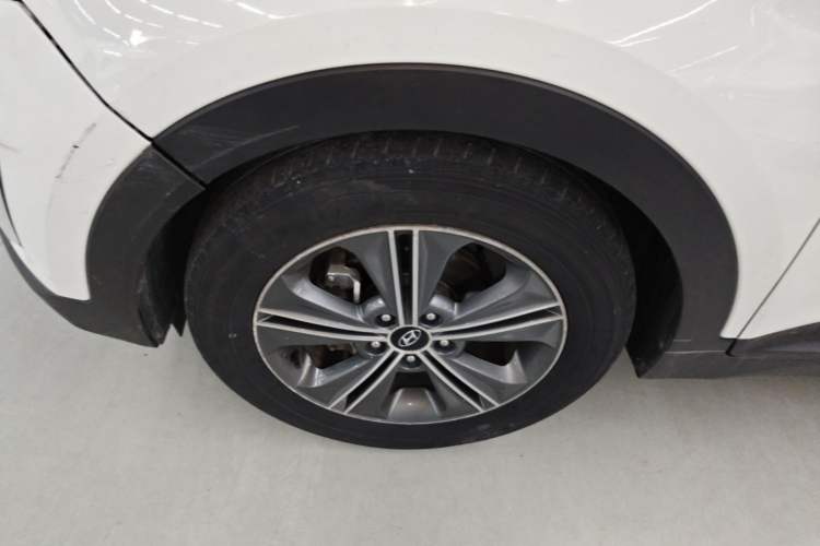 Used Hyundai ix25 2015 1.6L Automatic Two-Wheel Drive Smart GLS Trim Left Front Wheel Hub