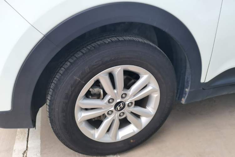 Used Hyundai ix25 2015 1.6L Manual Two-Wheel Drive Fashionable GS Model Left Front Wheel Hub
