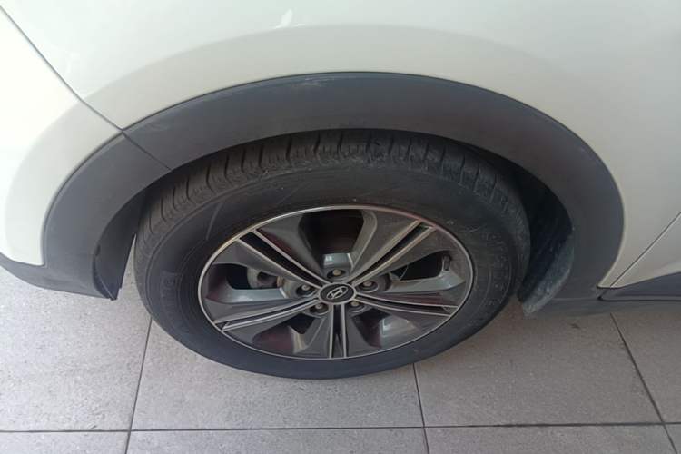 Used Hyundai ix25 2015 1.6L Automatic Two-Wheel Drive Smart GLS Trim Left Front Wheel Hub