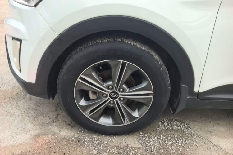 Used Hyundai ix25 2015 1.6L Automatic Two-Wheel Drive Smart GLS Trim Left Front Wheel Hub