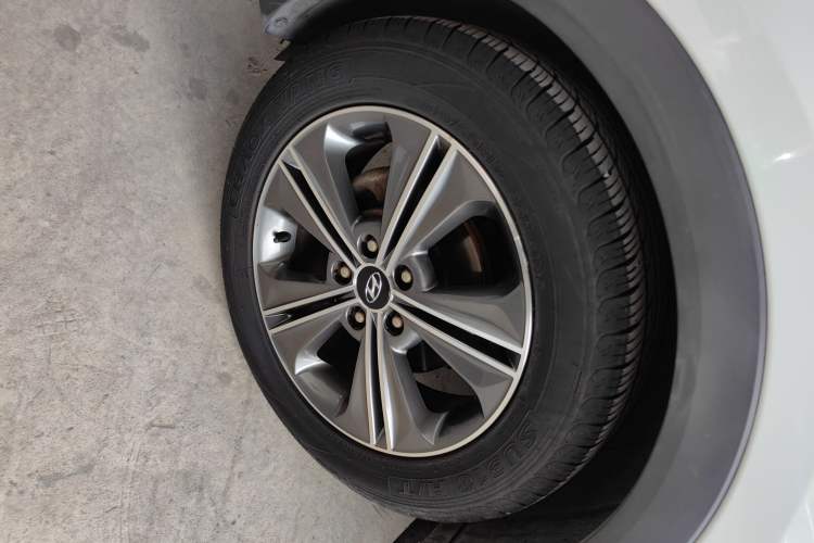 Used Hyundai ix25 2015 1.6L Automatic Two-Wheel Drive Smart GLS Trim Left Front Wheel Hub