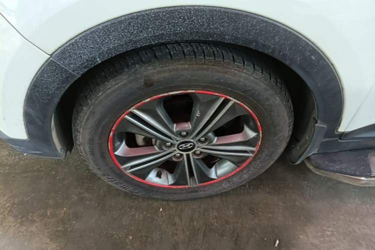 Used Hyundai ix25 2015 1.6L Automatic Two-Wheel Drive Smart GLS Trim Left Front Wheel Hub