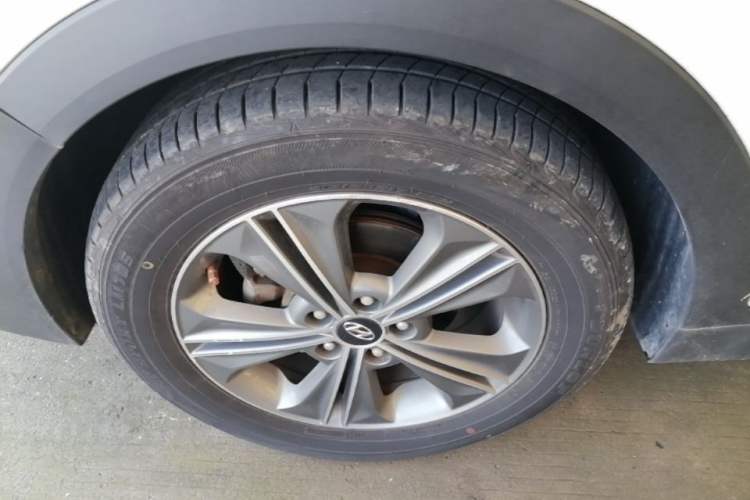 Used Hyundai ix25 2015 1.6L Automatic Two-Wheel Drive Smart GLS Trim Left Front Wheel Hub