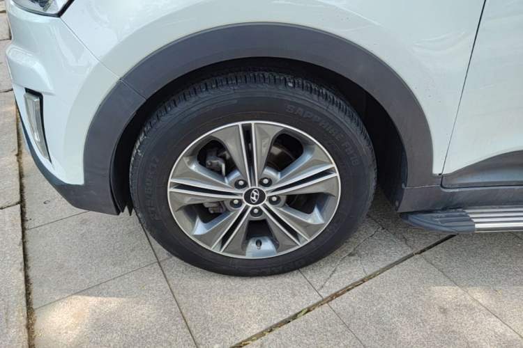 Used Hyundai ix25 2015 1.6L Automatic Two-Wheel Drive Smart GLS Trim Left Front Wheel Hub