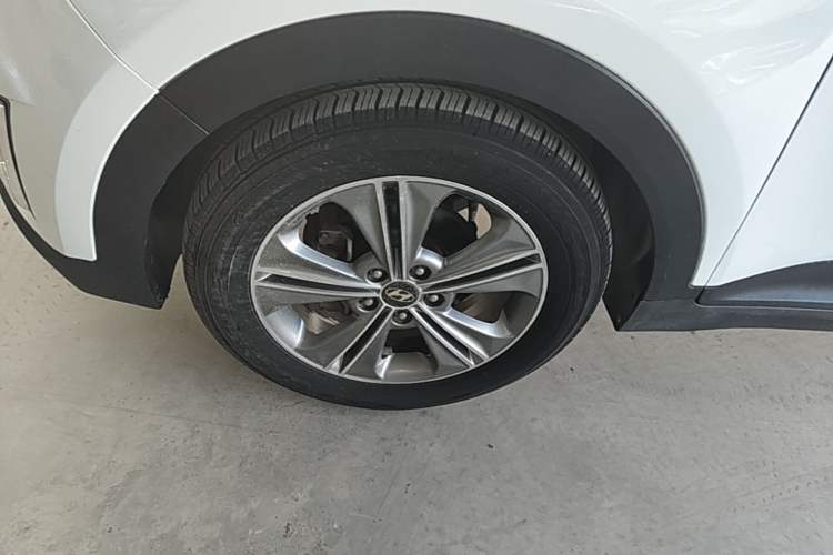 Used Hyundai ix25 2015 1.6L Automatic Two-Wheel-Drive Deluxe DLX Model Left Front Wheel Hub