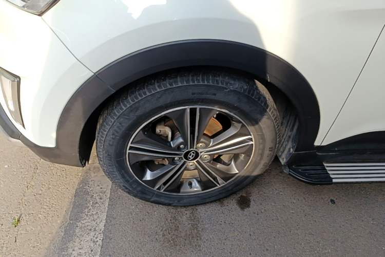 Used Hyundai ix25 2015 1.6L Automatic Two-Wheel Drive Smart GLS Trim Left Front Wheel Hub