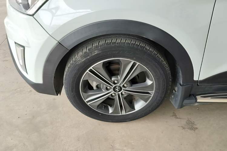 Used Hyundai ix25 2015 1.6L Automatic Two-Wheel Drive Smart GLS Trim Left Front Wheel Hub