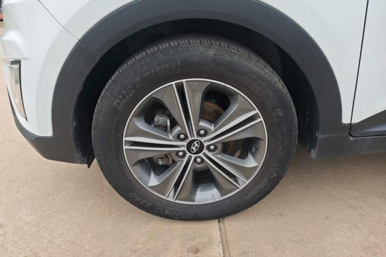 Used Hyundai ix25 2015 1.6L Automatic Two-Wheel Drive Smart GLS Trim Left Front Wheel Hub