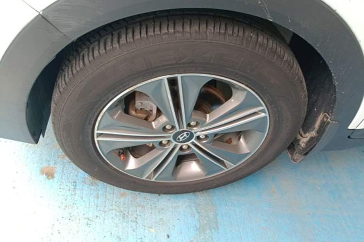Used Hyundai ix25 2015 1.6L Automatic Two-Wheel Drive Smart GLS Trim Left Front Wheel Hub