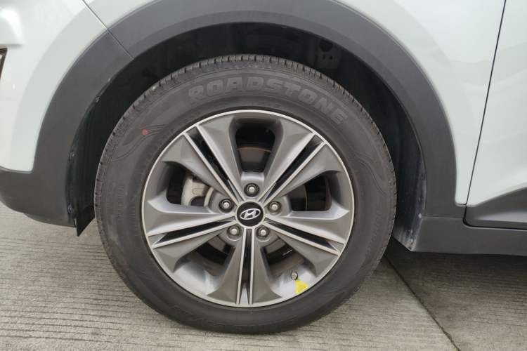 Used Hyundai ix25 2015 1.6L Automatic Two-Wheel Drive Smart GLS Trim Left Front Wheel Hub
