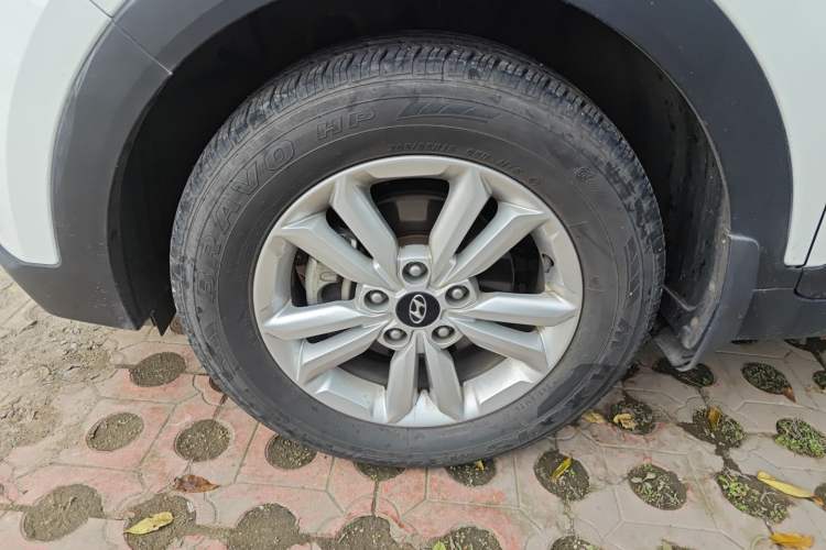 Used Hyundai ix25 2015 1.6L Manual Two-Wheel Drive Fashionable GS Model Left Front Wheel Hub