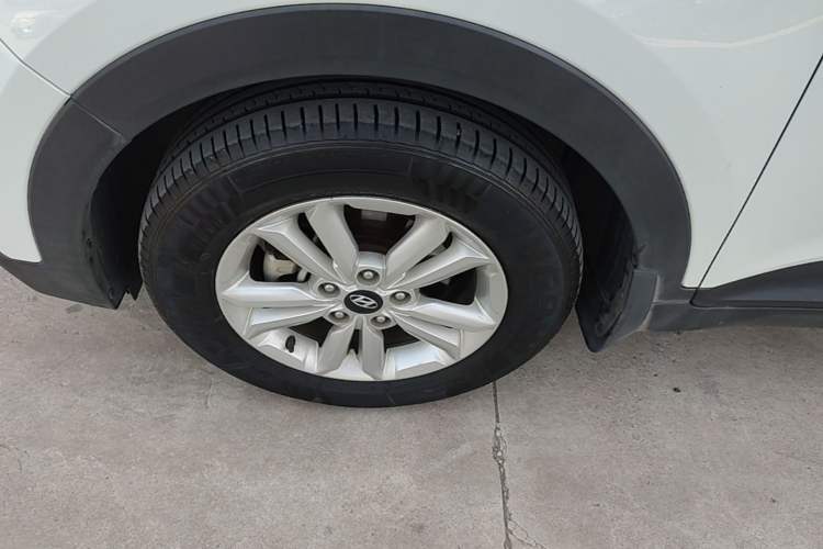 Used Hyundai ix25 2015 1.6L Manual Two-Wheel Drive Fashionable GS Model Left Front Wheel Hub