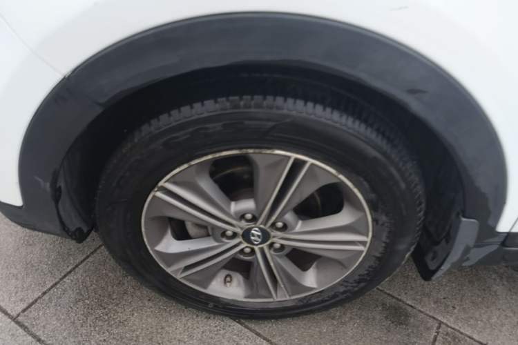 Used Hyundai ix25 2015 1.6L Automatic Two-Wheel Drive Smart GLS Trim Left Front Wheel Hub