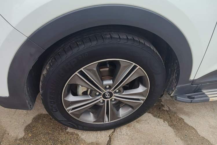 Used Hyundai ix25 2015 1.6L Automatic Two-Wheel Drive Smart GLS Trim Left Front Wheel Hub