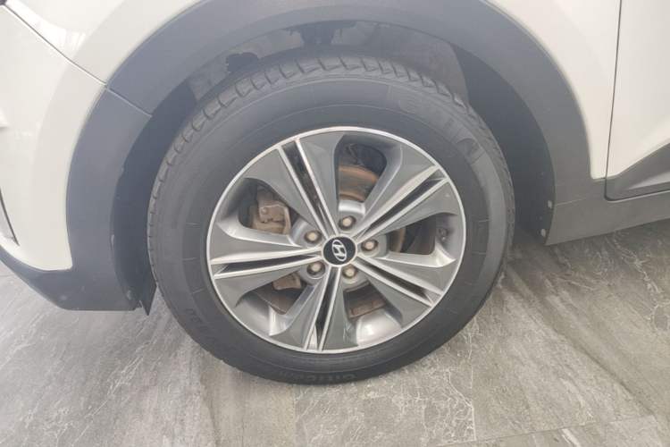 Used Hyundai ix25 2015 1.6L Automatic Two-Wheel Drive Smart GLS Trim Left Front Wheel Hub