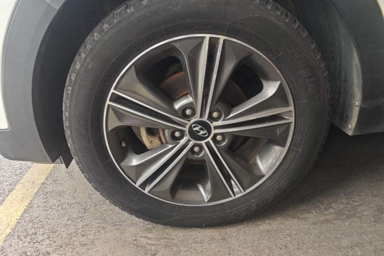 Used Hyundai ix25 2015 1.6L Automatic Two-Wheel Drive Smart GLS Trim Left Front Wheel Hub