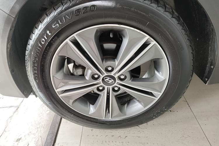 Used Hyundai ix25 2015 1.6L Automatic Two-Wheel Drive Smart GLS Trim Left Front Wheel Hub