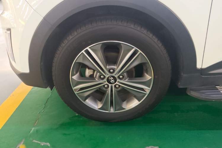 Used Hyundai ix25 2015 1.6L Automatic Two-Wheel Drive Smart GLS Trim Left Front Wheel Hub